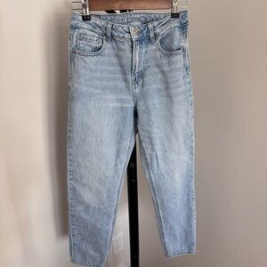 American Eagle Outfitters Light Wash Mom Jeans